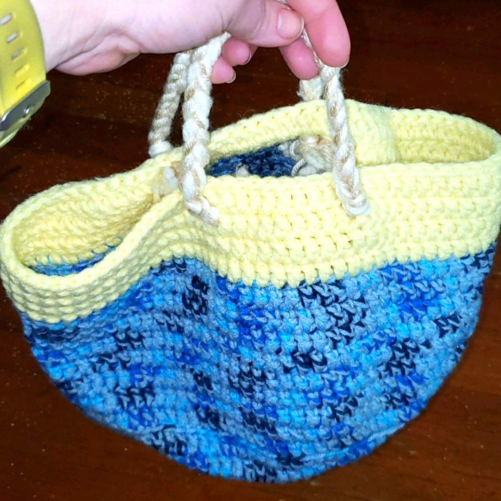 🧶 Handmade colorblock basket